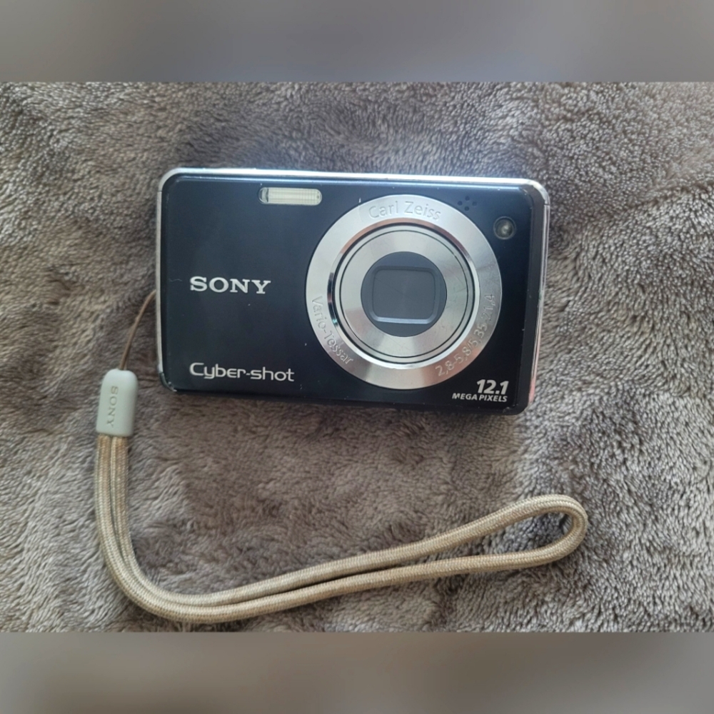 SONY Cybershot camera 12.1 megapixel